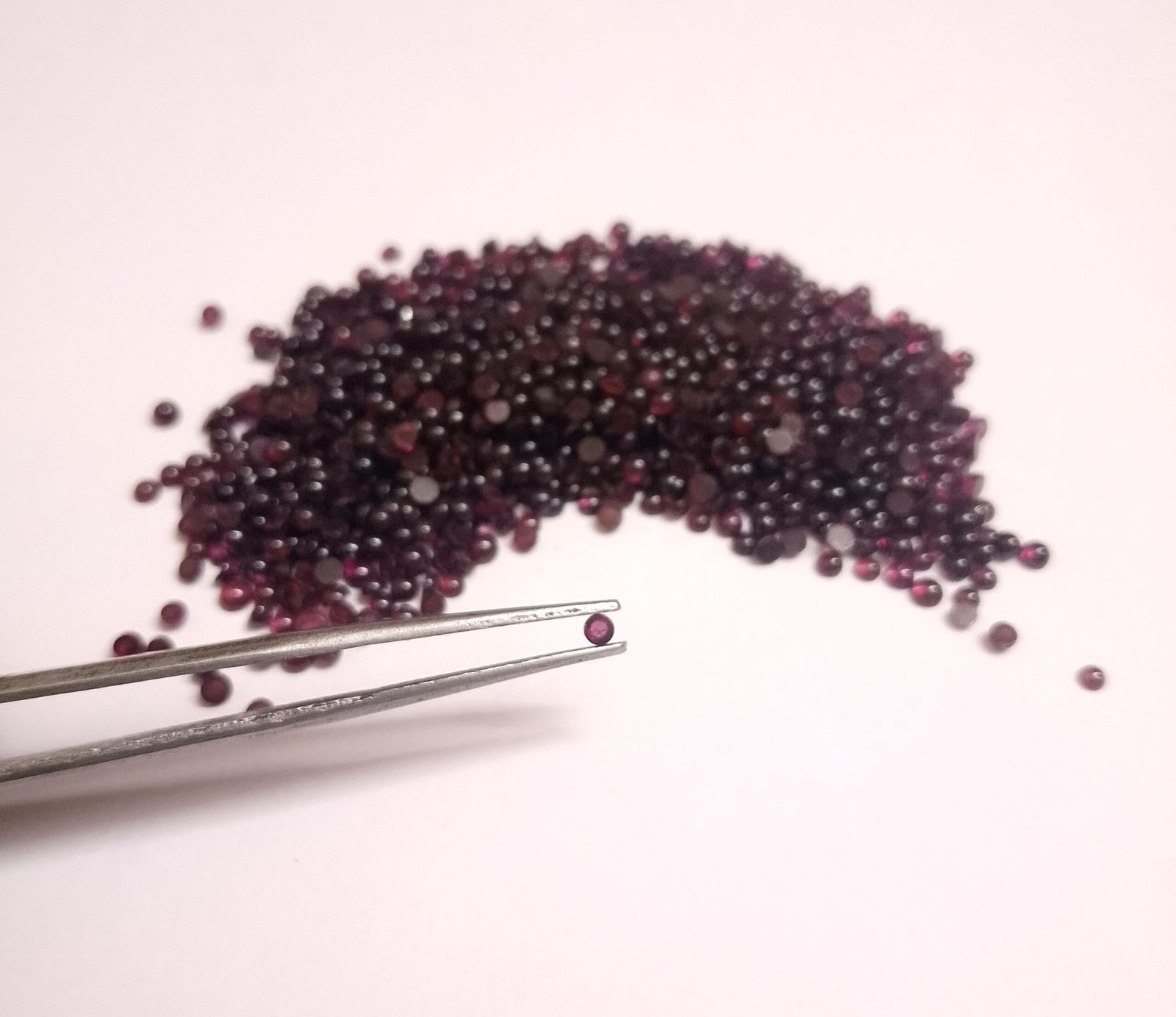 Natural Pink Rhodolite Garnet Round Cabochons 1300 Pcs 101.05 Cts (2-3mm) for Jewellery - Image 3