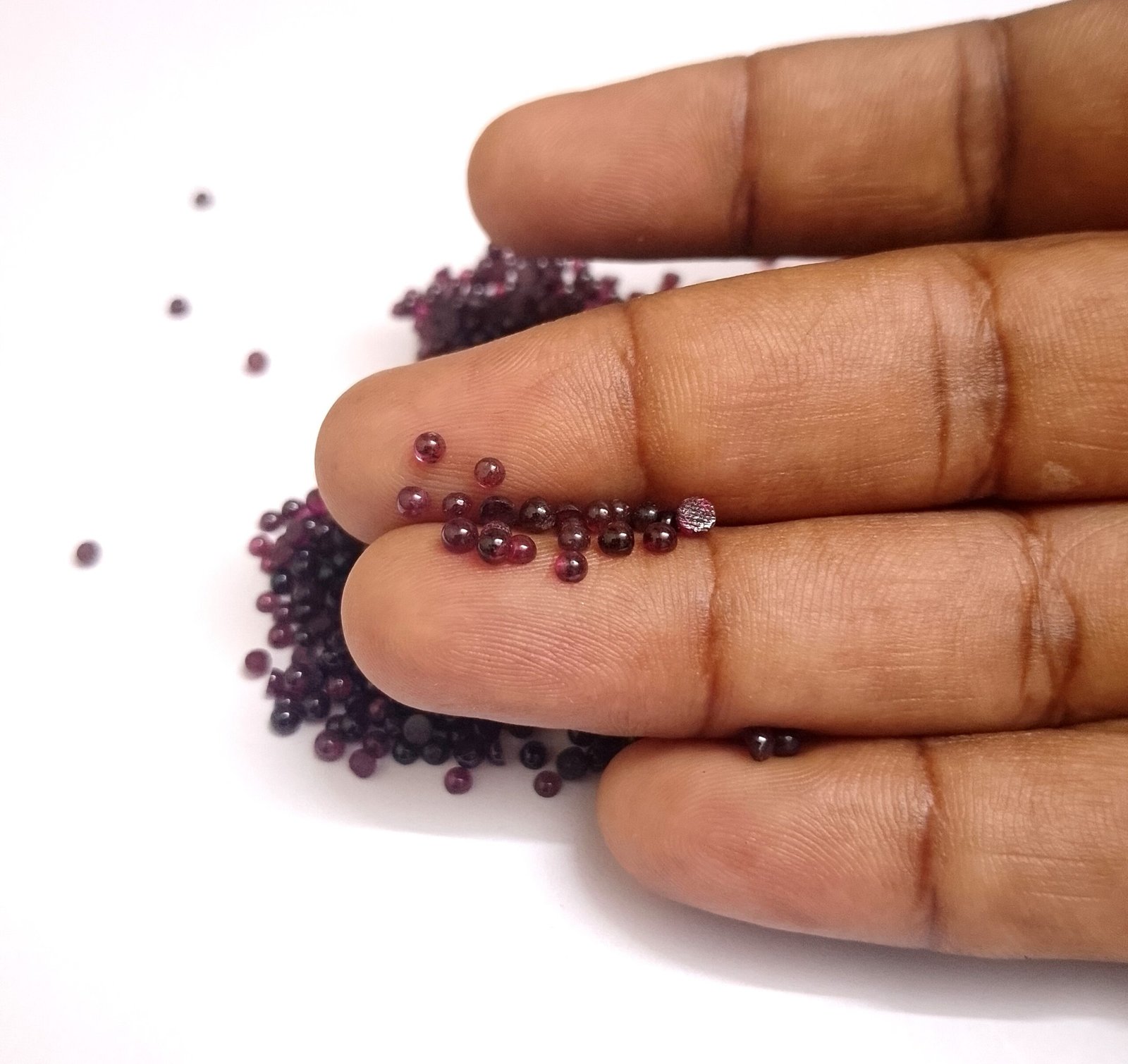 Natural Pink Rhodolite Garnet Round Cabochons 1300 Pcs 101.05 Cts (2-3mm) for Jewellery - Image 4