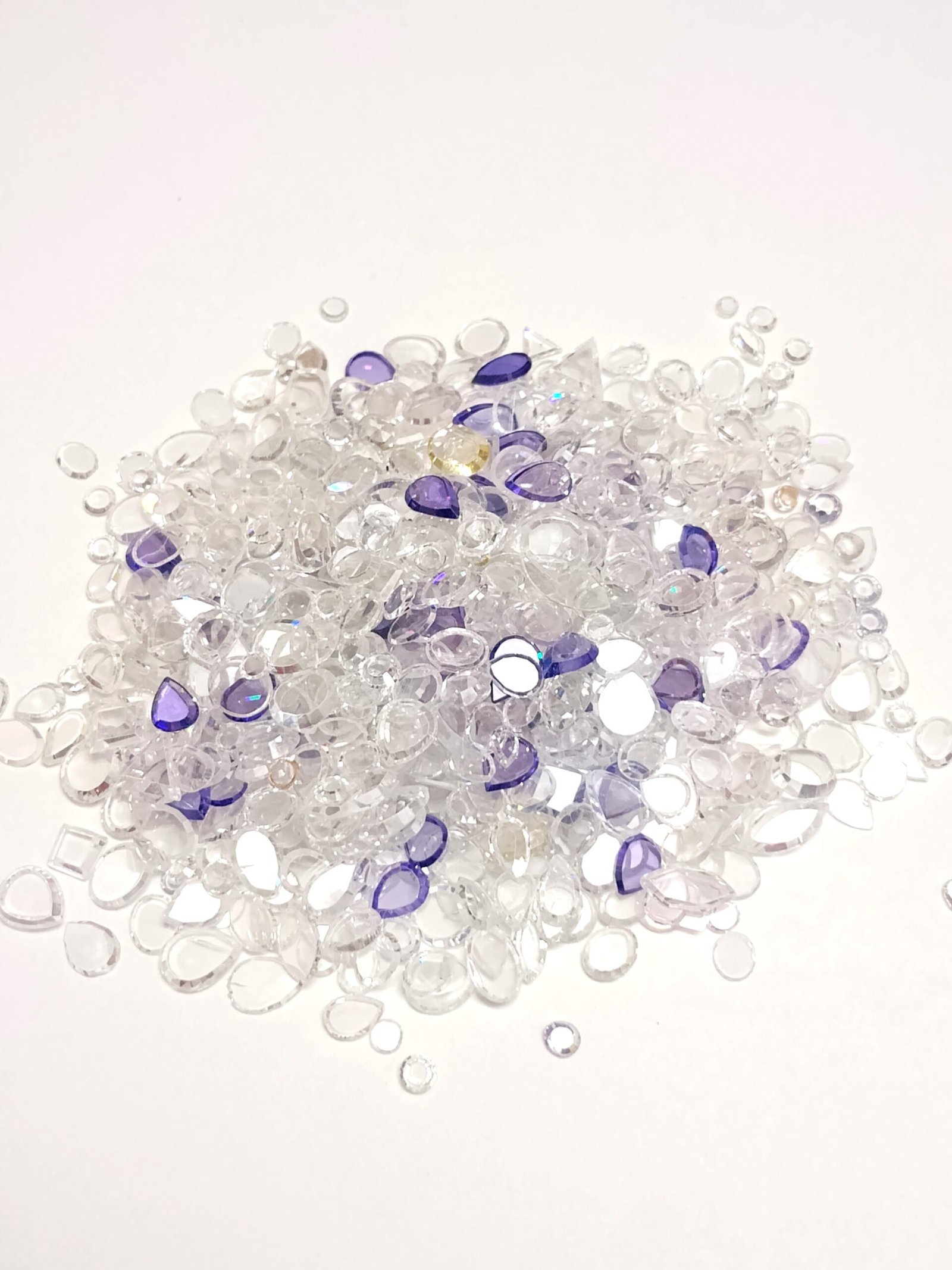 White Purple Synthetic CZ Stones Polki 278.95 Cts 836 Pcs Uncut 3-8 MM - Image 2