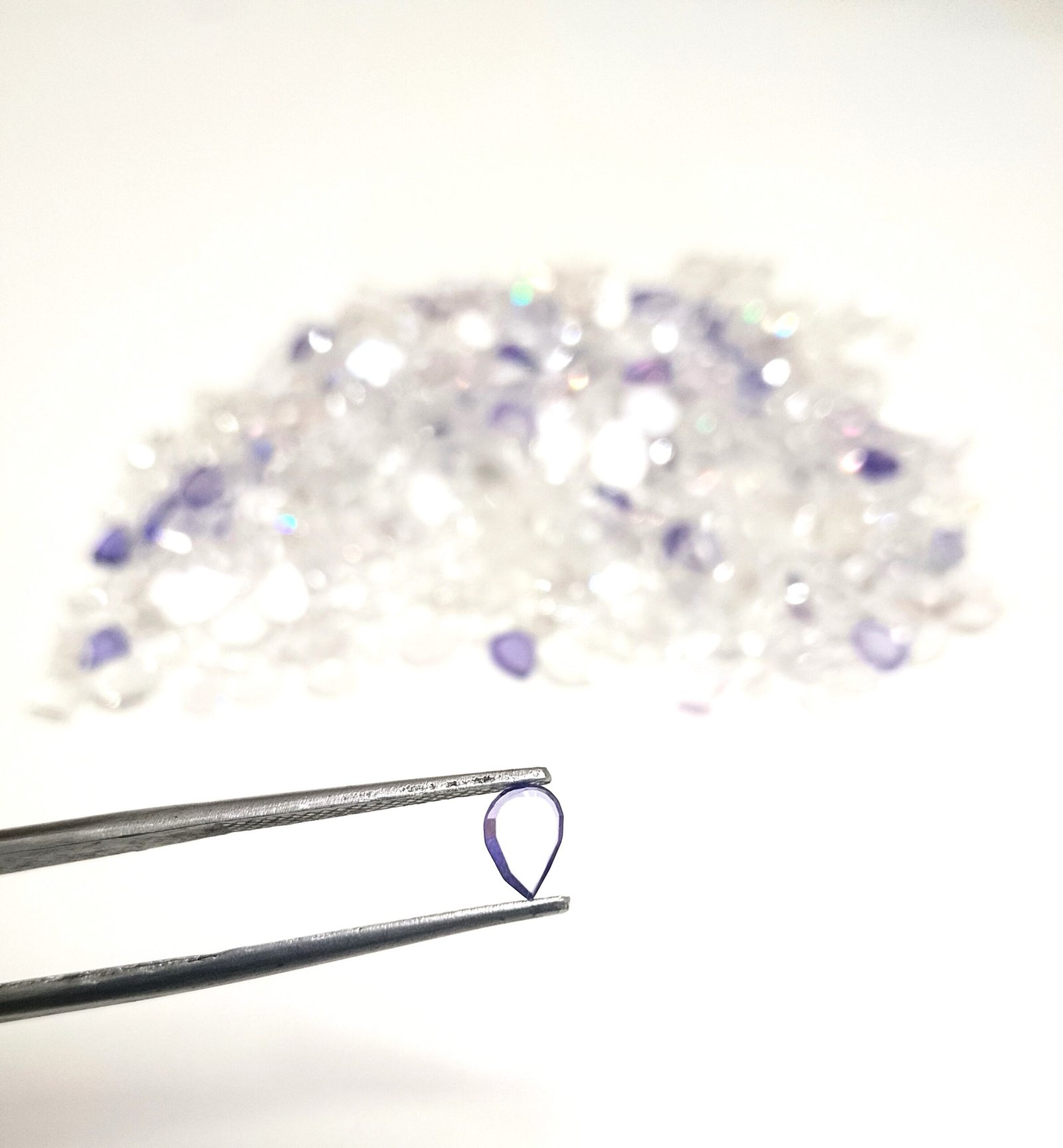 White Purple Synthetic CZ Stones Polki 278.95 Cts 836 Pcs Uncut 3-8 MM - Image 4