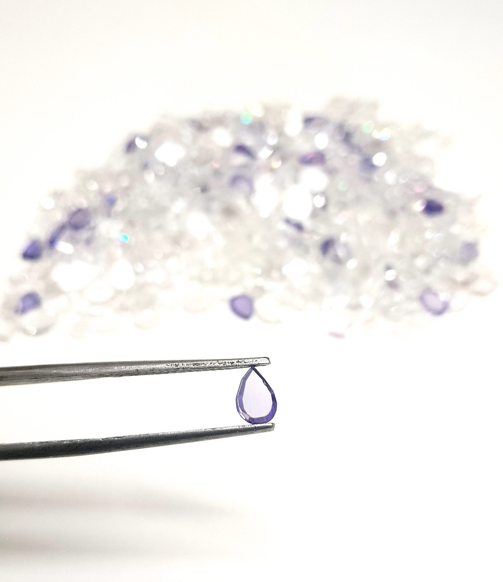 White Purple Synthetic CZ Stones Polki 278.95 Cts 836 Pcs Uncut 3-8 MM - Image 5